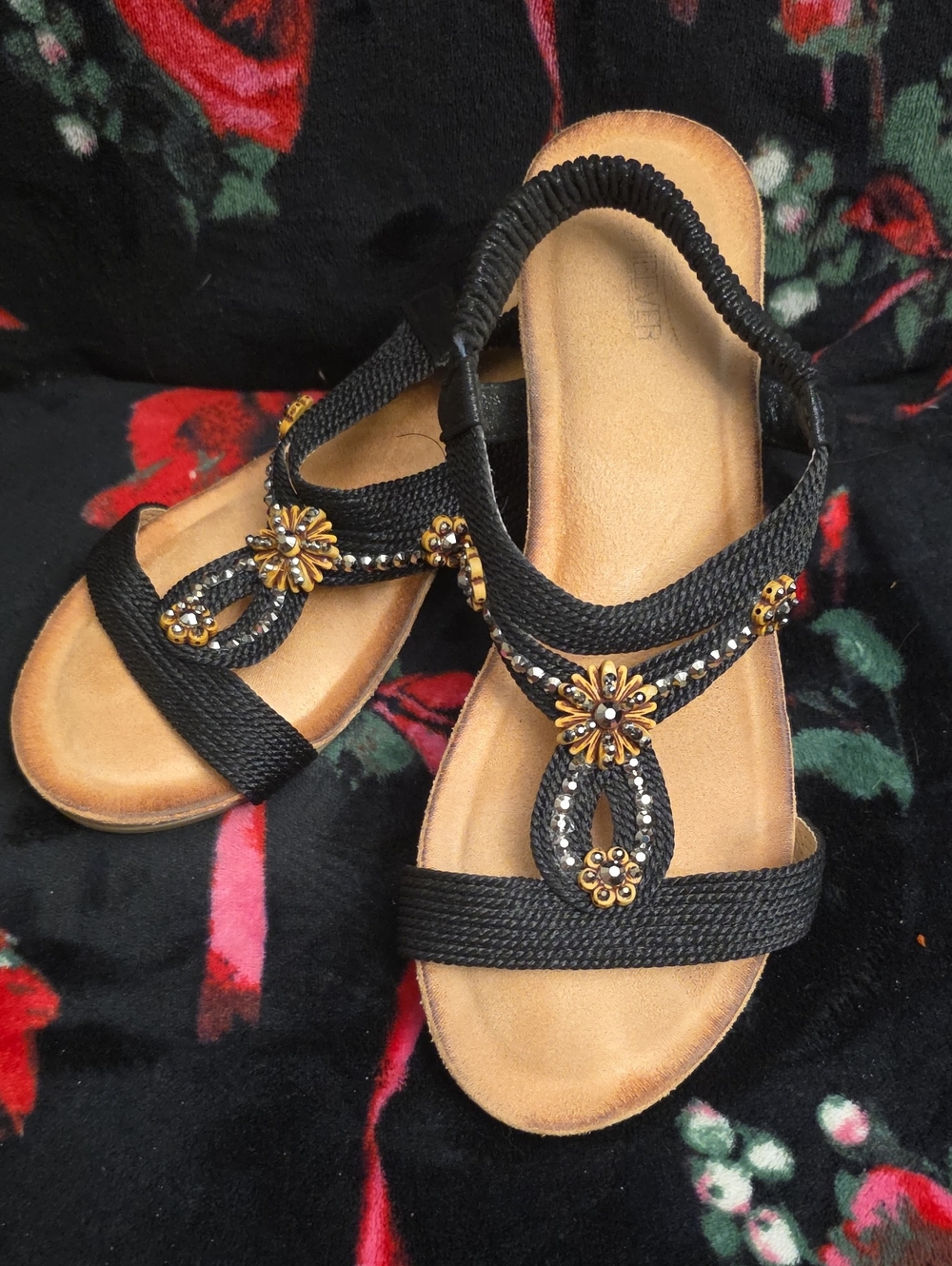 Shibever Black Wedge Sandal With Back